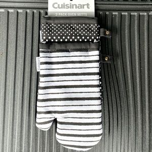 Cuisinart Black and White Oven Mitts 2 Count